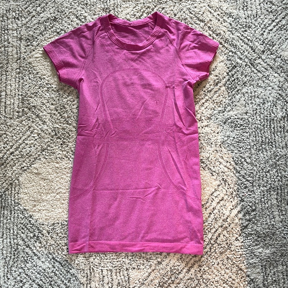 Lululemon swiftly tech short sleeve